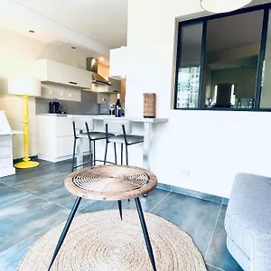 Centre, Grande Terrasse, Parking, Calme Appartement